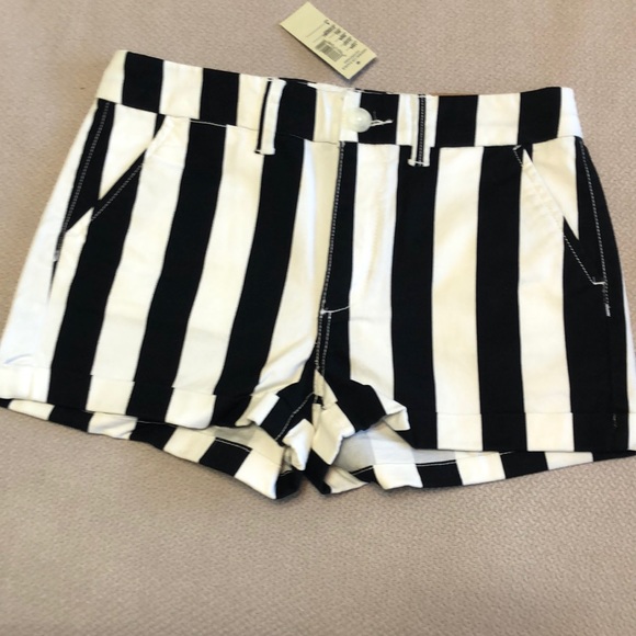 American Eagle Outfitters Pants - American Eagle stripped Shorts